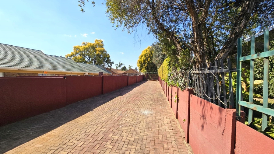 4 Bedroom Property for Sale in Ifafi North West